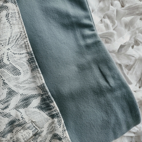 ATHLETA TREKKIE NORTH SHORT 20 NWOT - Picture 5 of 13